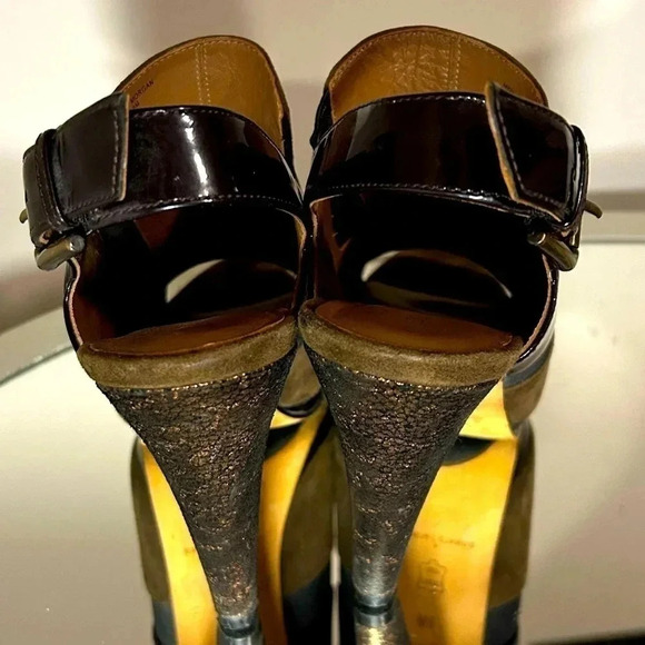Gently Worn Donald J. Pliner Morgan Brown and Black Leather Sandals, Size 9. - Picture 4 of 10